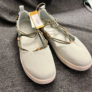 NEW WITH TAGS Teva voya infinity MJ size 9